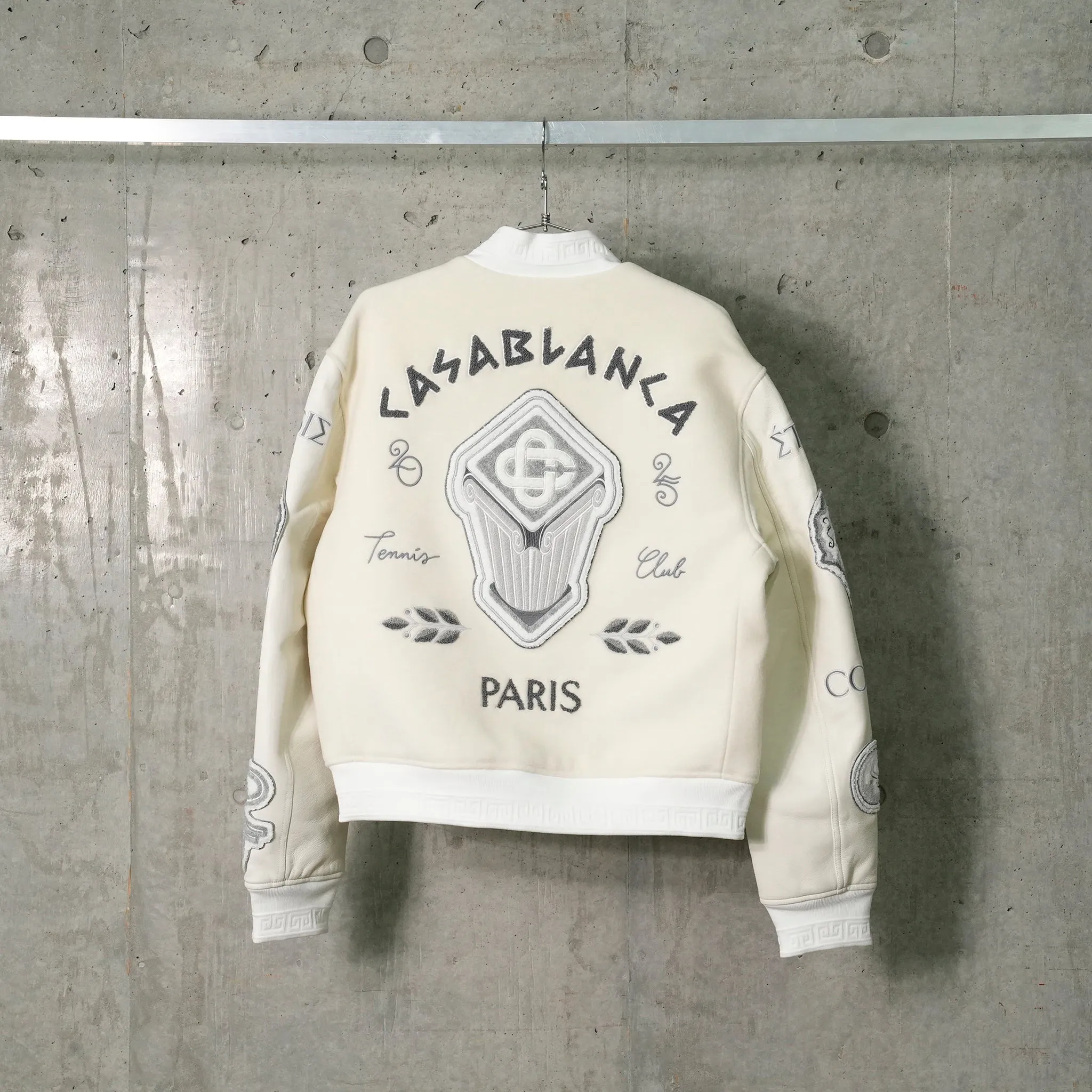 CHENILLE EMBROIDERED PATCHWORK BOMBER JACKET / CSB385:OFF-WHITE