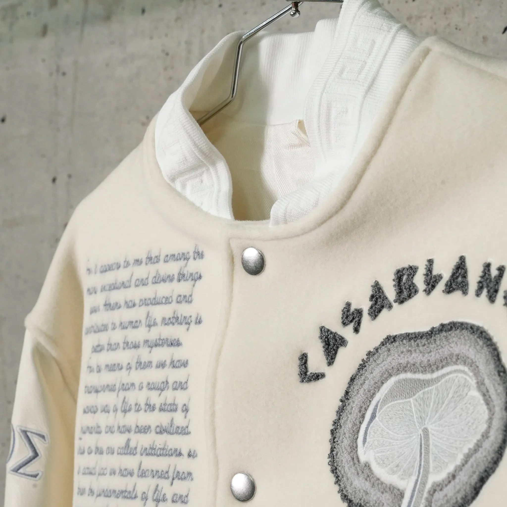 CHENILLE EMBROIDERED PATCHWORK BOMBER JACKET / CSB385:OFF-WHITE