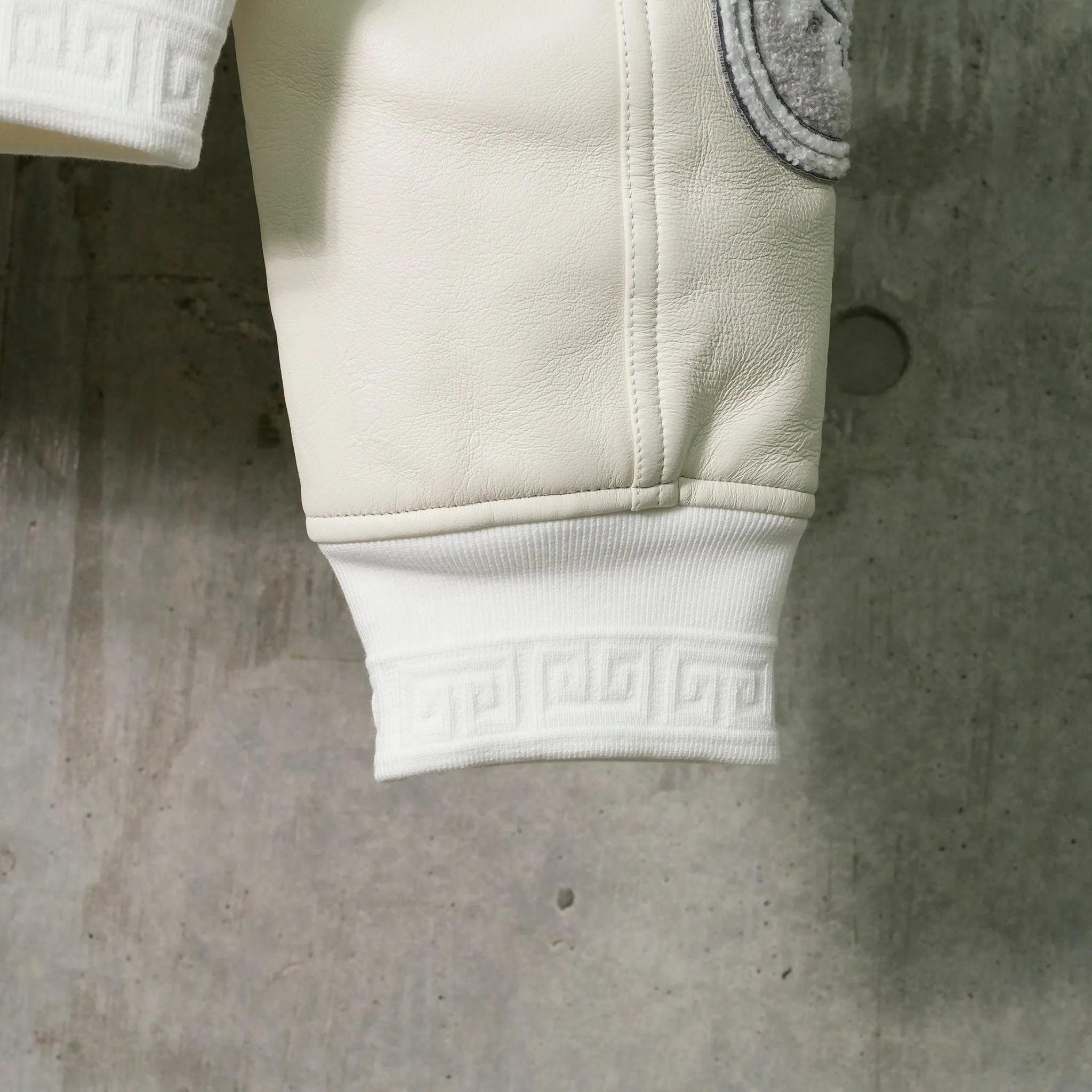 CHENILLE EMBROIDERED PATCHWORK BOMBER JACKET / CSB385:OFF-WHITE