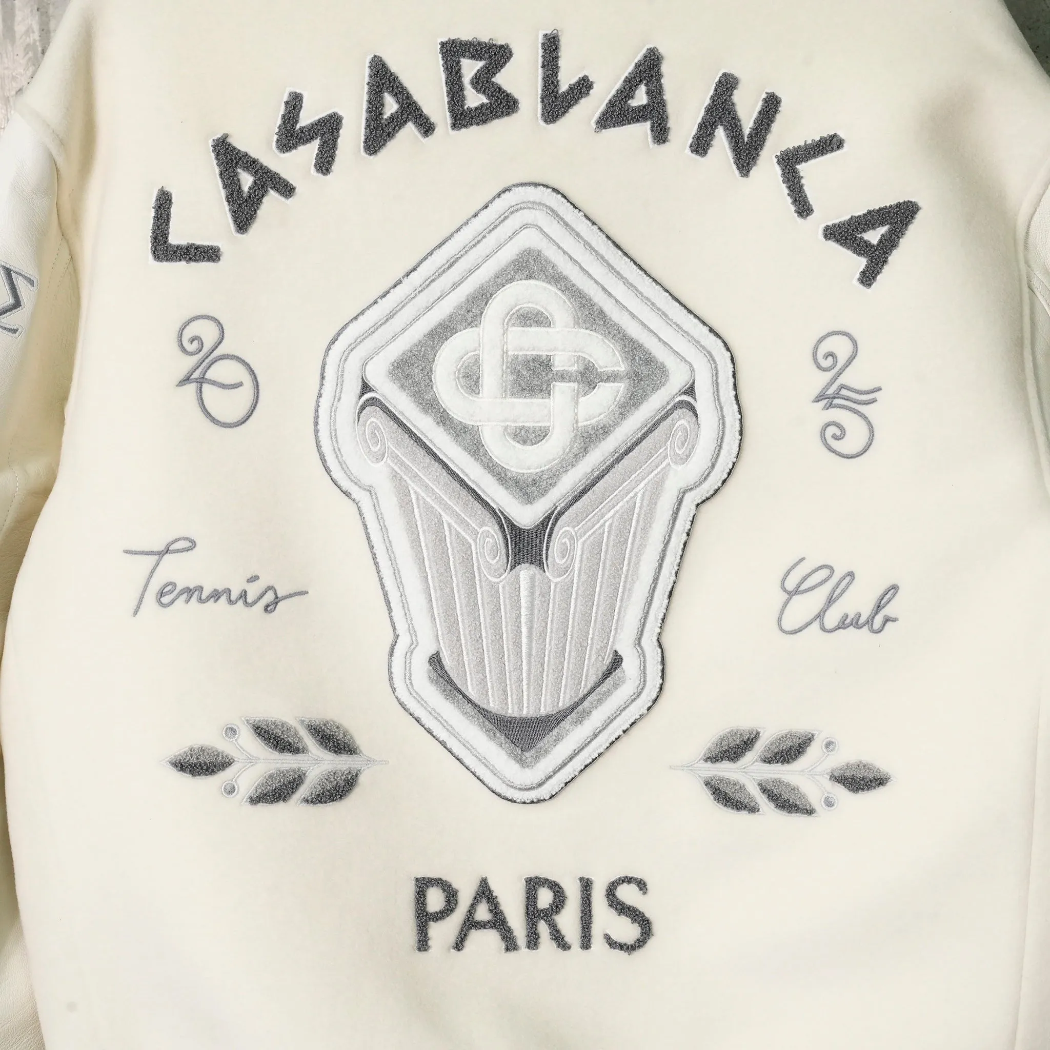 CHENILLE EMBROIDERED PATCHWORK BOMBER JACKET / CSB385:OFF-WHITE