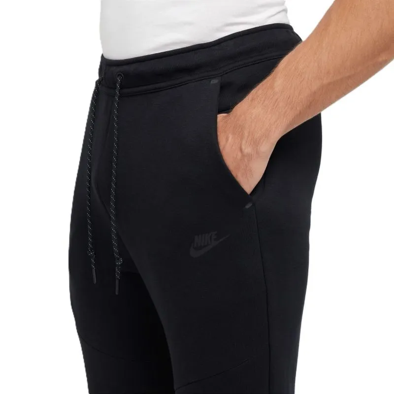 Men's Nike Techfit Black Fleece Joggers with Tapered Legs and Side Pockets